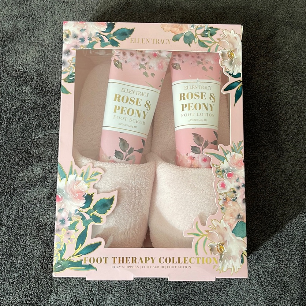 Ellen Tracy Foot Therapy Collection